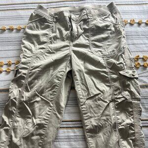 Distressed Relaxed Cargo Capris